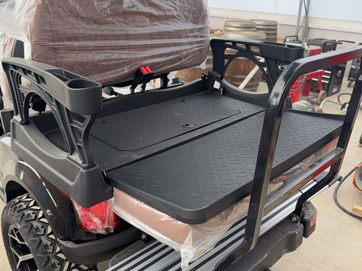 electric-60-volt-golf-cart,-6-seater-image-15