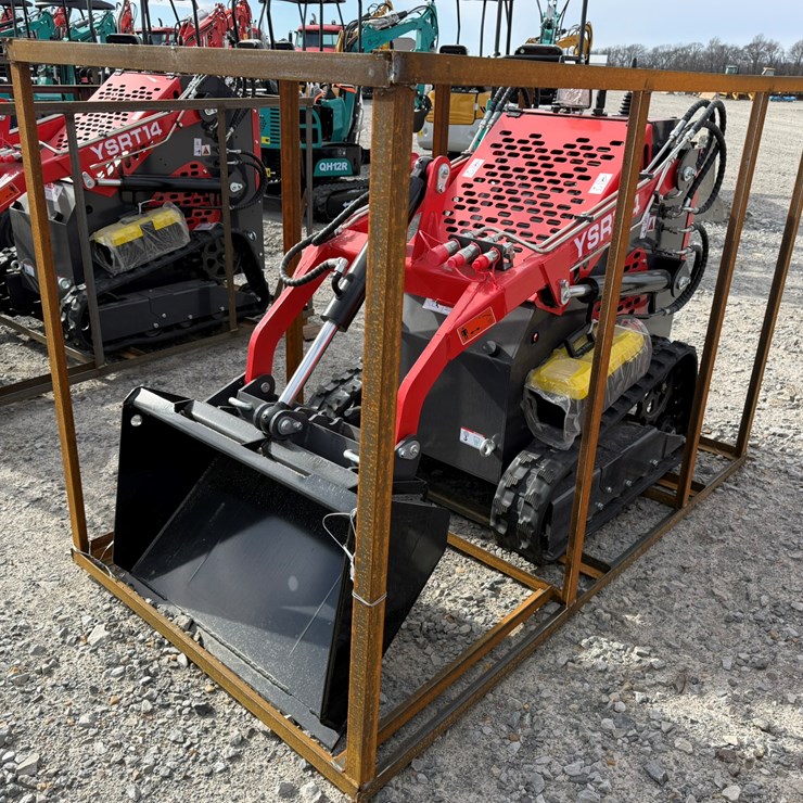 #22787 • Unused AGT YSRT114 Stand-On Tracked Loader YSRT142025L110321