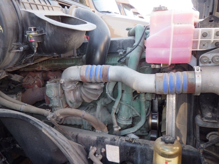 2022-volvo-vnl-760-image-26