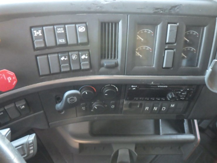 2020-volvo-vnl-760-image-15