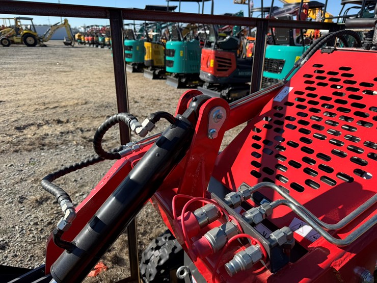 #22789-•-unused-agt-ysrt14-stand-on-tracked-loader-ysrt142025l102793-image-25