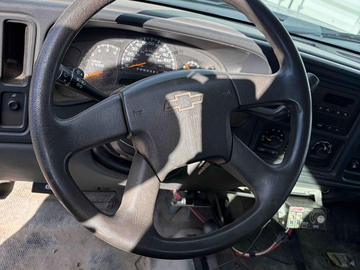 2006-chevrolet-2500hd-image-16