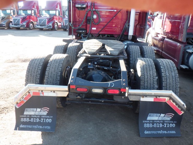 2020-volvo-vnl-760-image-8