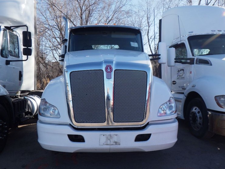 2016-kenworth-t680-image-4
