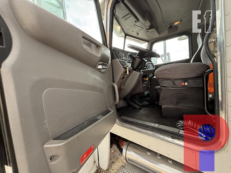 2014-peterbilt-388-image-14