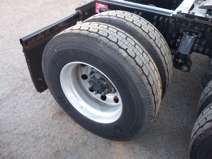 2023-volvo-vnl-760-image-6