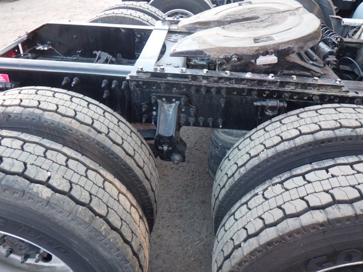 2023-volvo-vnl-760-image-4