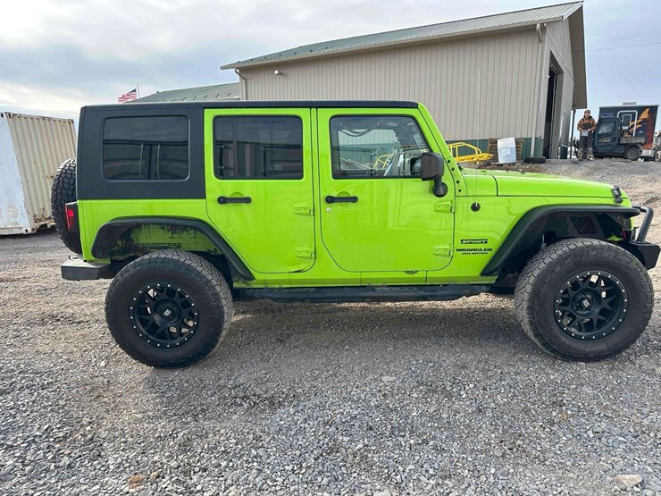 2013-jeep-wrangler-sport-image-8