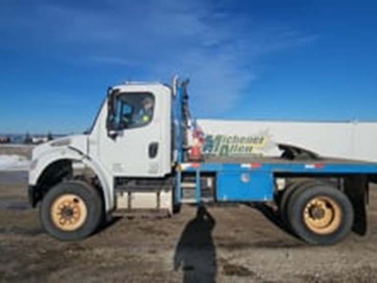 2008-freightliner-m2-106-image-5