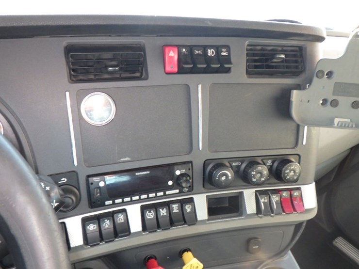 2022-kenworth-t680-image-21
