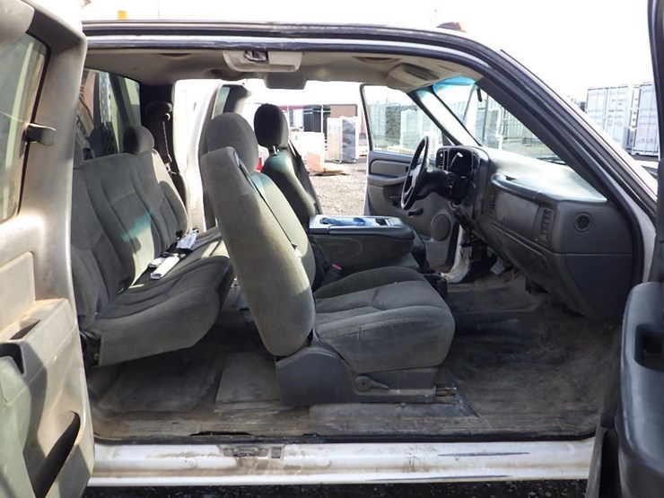 2005-chevrolet-3500-image-16