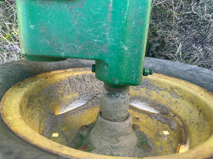 john-deere-32-image-7