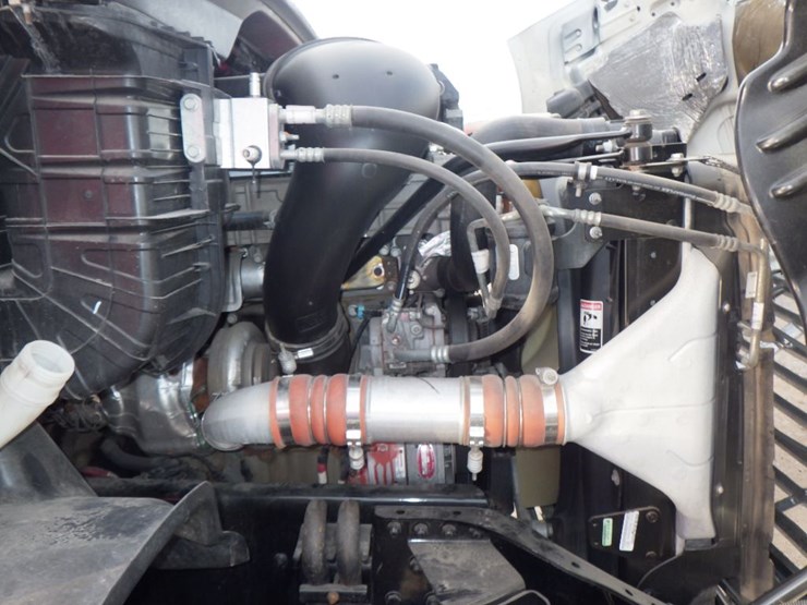 2018-freightliner-cascadia-113-image-23