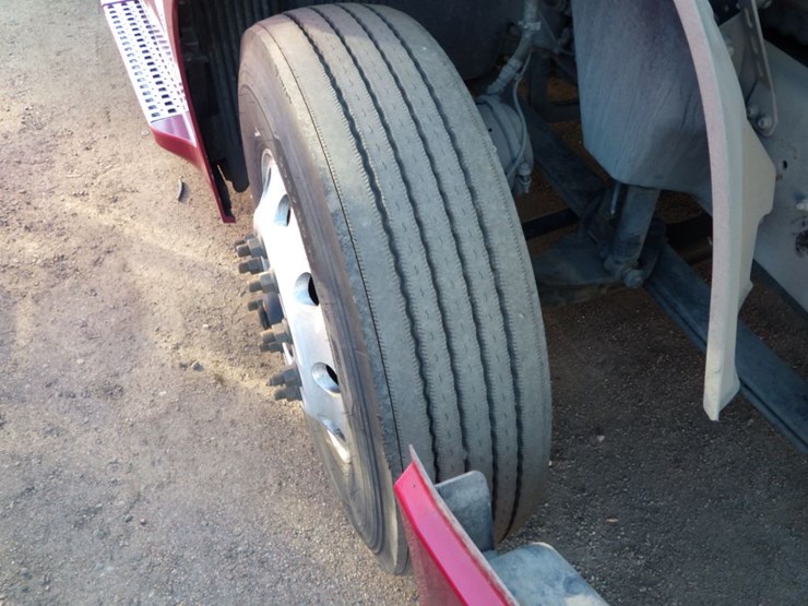 2021-volvo-vnl-300-image-30