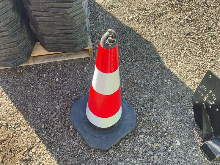 (21)-safety-cones-image-3