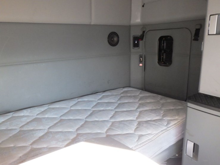 2022-kenworth-t680-image-6