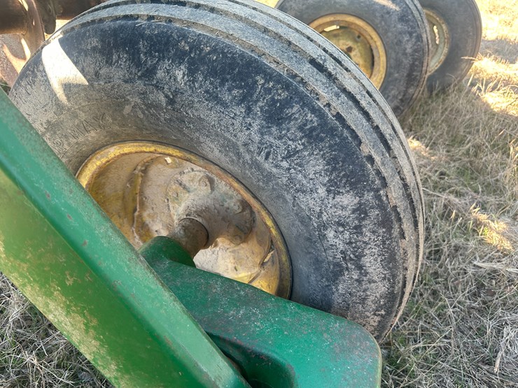 john-deere-32-image-8