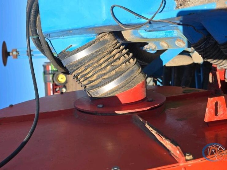 monosem-6-row-twin-planter-w/-seed-monitor-image-30