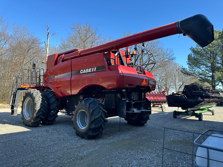 #35797-•-2011-case-7120-combine-image-4