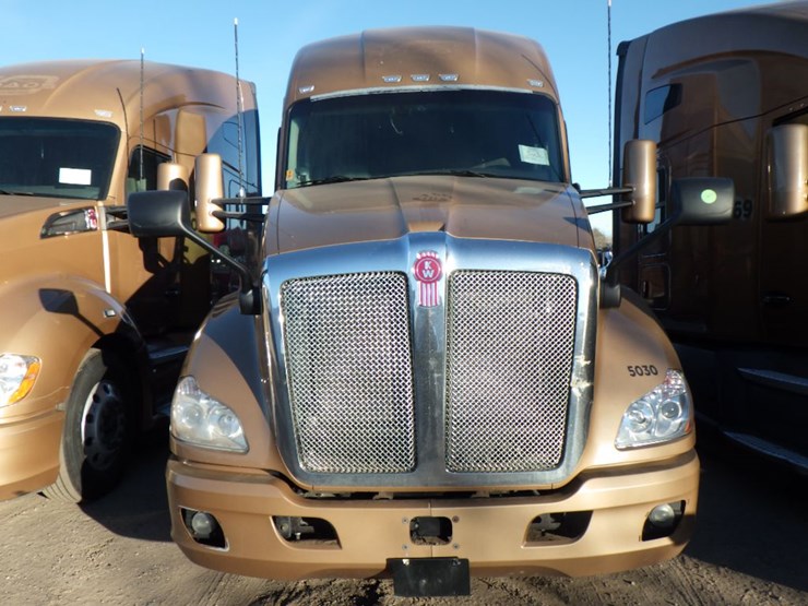 2022-kenworth-t680-image-2