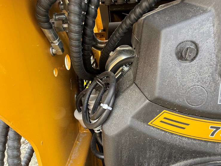 #82-•-unused-agt-mx-crt23-stand-on-tracked-loader-mxcrt232025j00637-inv#-35702-image-28