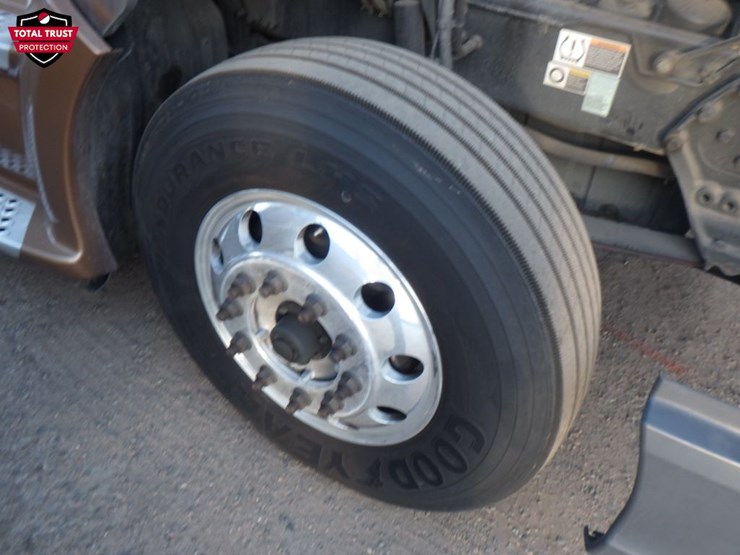 2022-kenworth-t680-image-26