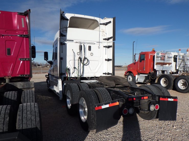 2017-freightliner-cascadia-125-image-13