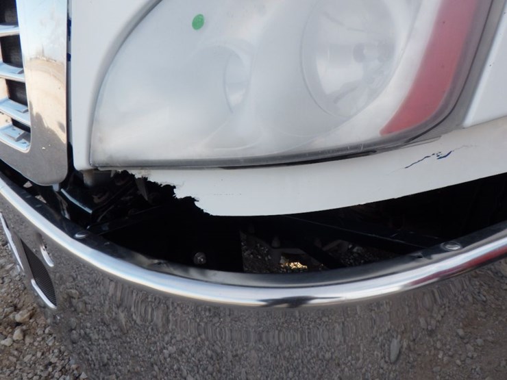 2009-freightliner-cascadia-125-image-2