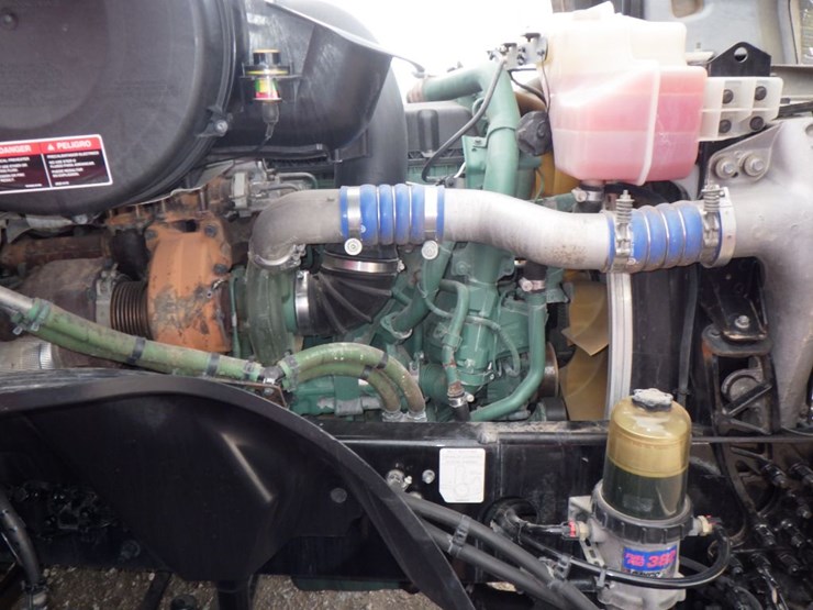 2021-volvo-vnl-860-image-29