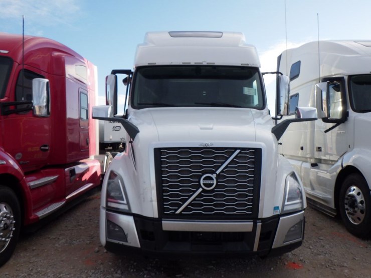 2021-volvo-vnl-860-image-3