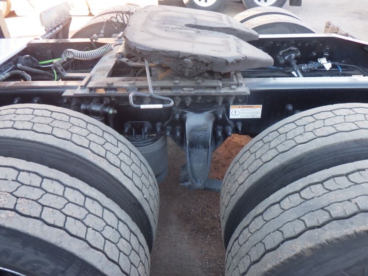 2023-freightliner-cascadia-126-image-16