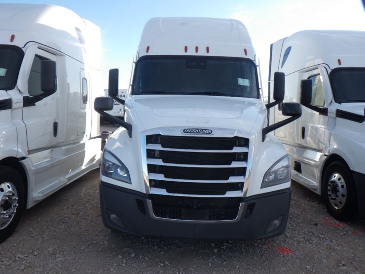 2022-freightliner-cascadia-126-image-2