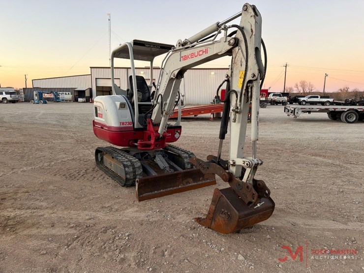 2020-takeuchi-tb230-image-3