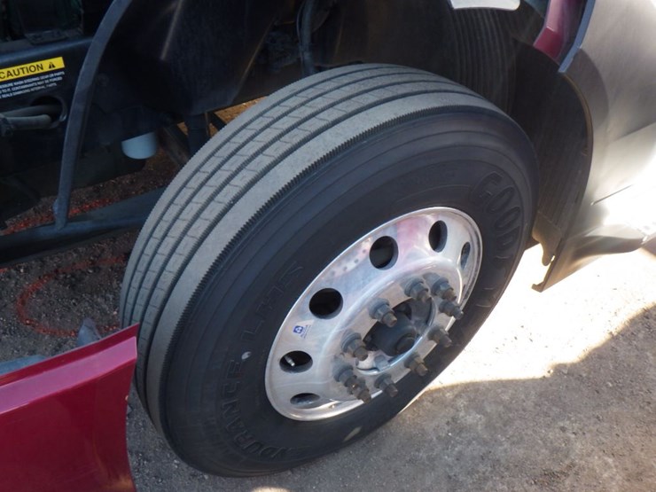 2022-volvo-vnl-300-image-19