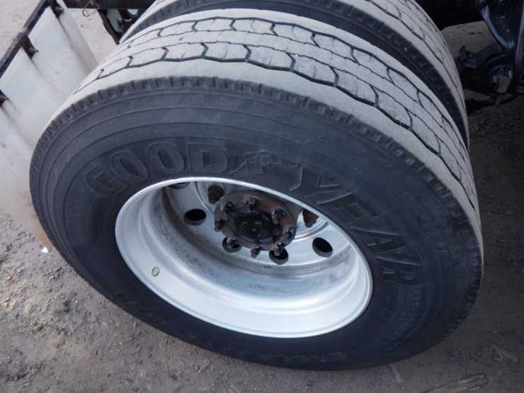 2022-kenworth-t680-image-11