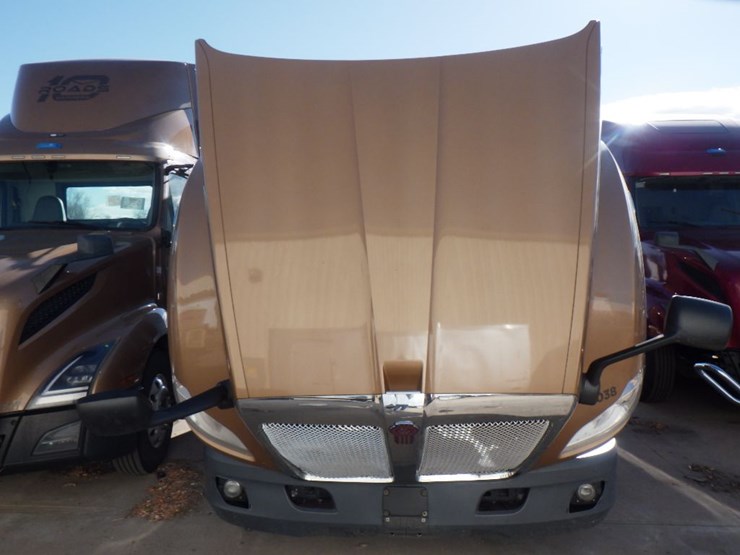 2022-kenworth-t680-image-23