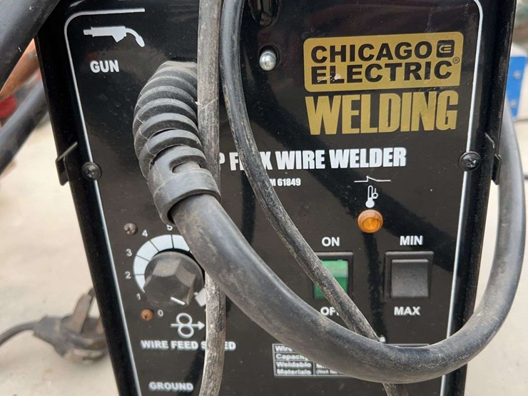 chicago-electric-wire-welder-image-3