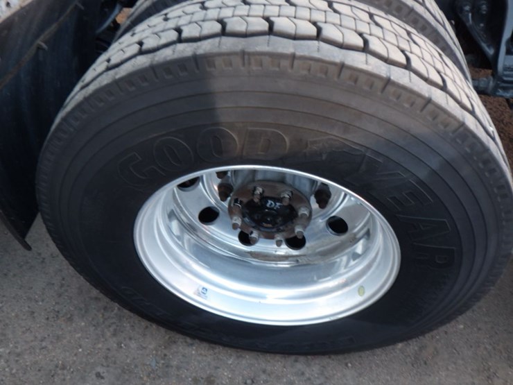 2022-kenworth-t680-image-19