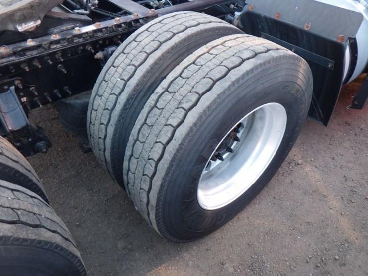 2020-volvo-vnl-760-image-6