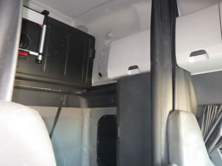 2022-freightliner-cascadia-126-image-5