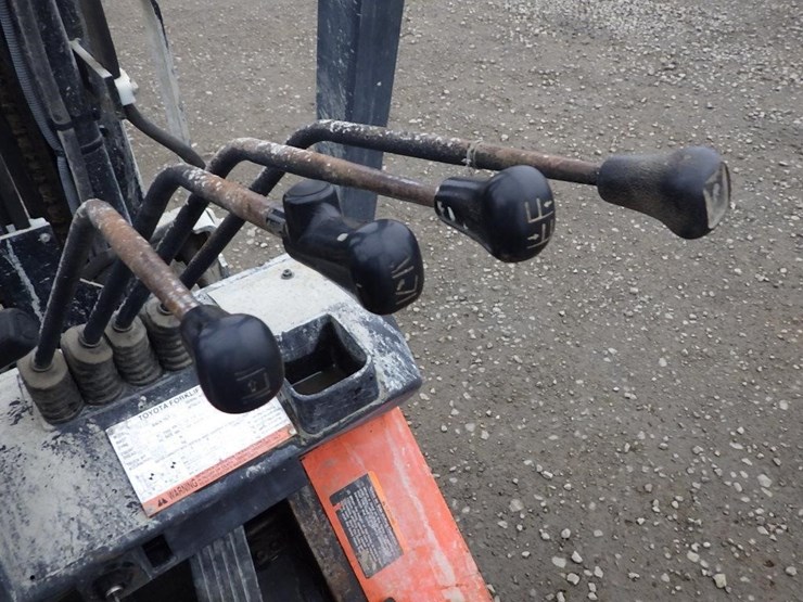 toyota-7fgu18-forklift-image-19