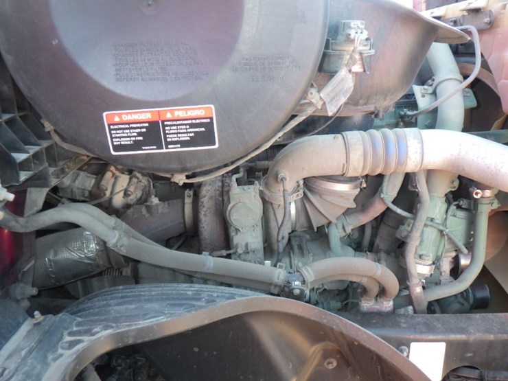 2021-volvo-vnl-300-image-24