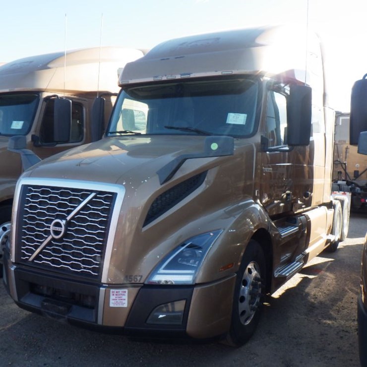 2022 VOLVO VNL 760