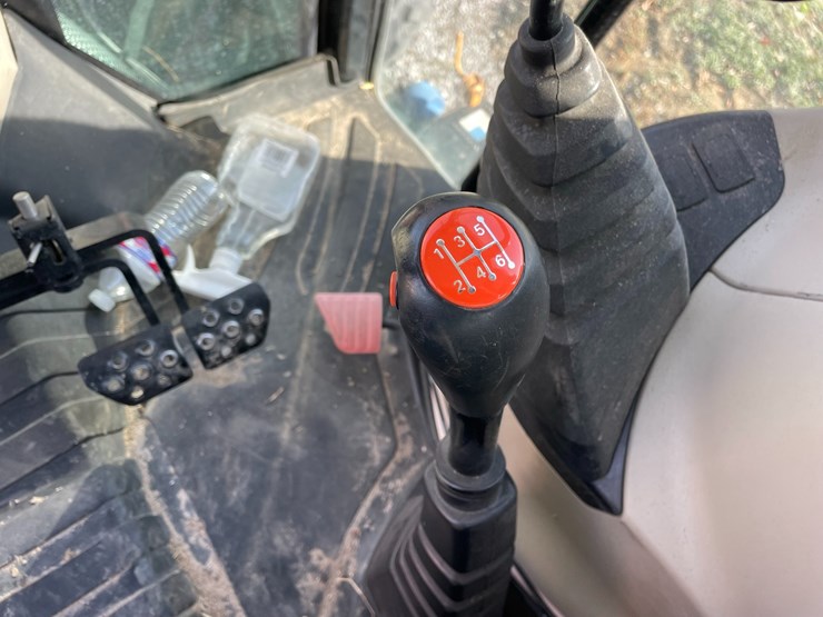 2018-massey-ferguson-4710-image-34