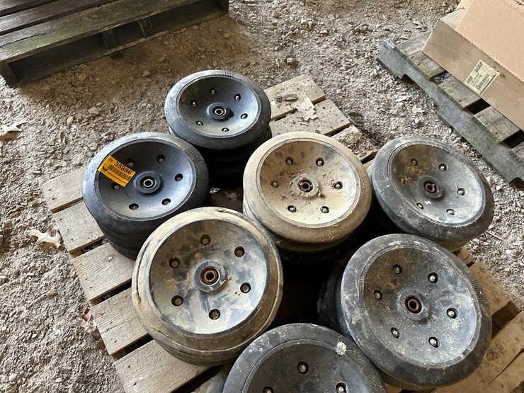 #35886-•-lot-of-planter-wheels-image-5