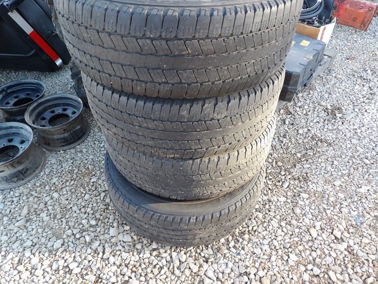 #4861-•-**lot-of-(4)-265/60r20-tires-image-1