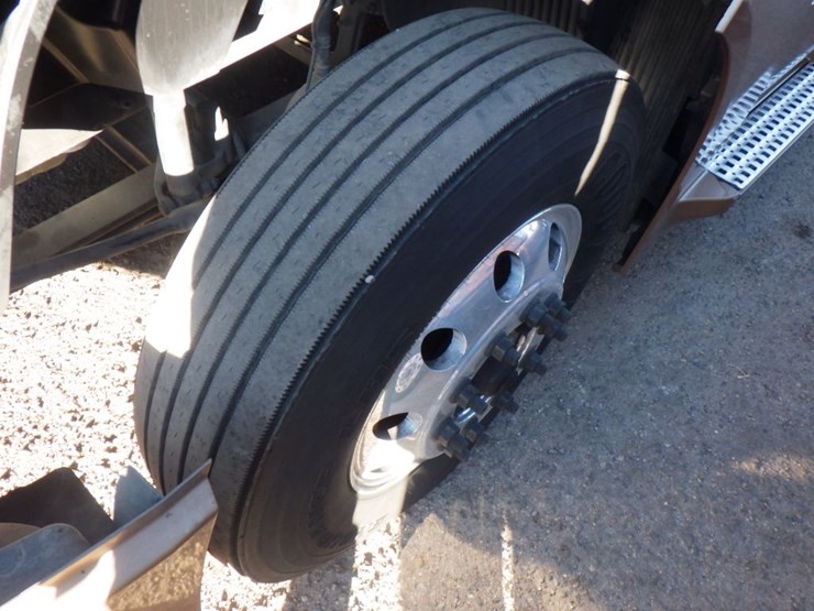 2023-volvo-vnl-760-image-22