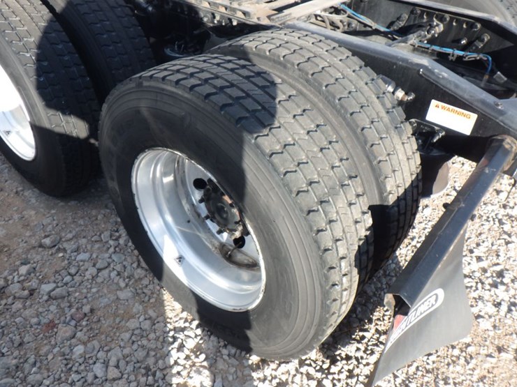 2022-freightliner-cascadia-126-image-15