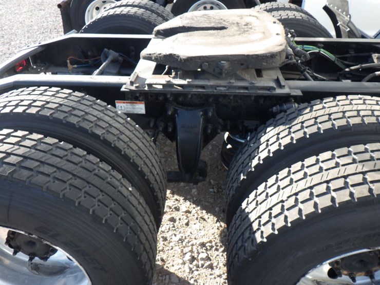 2022-freightliner-cascadia-126-image-7