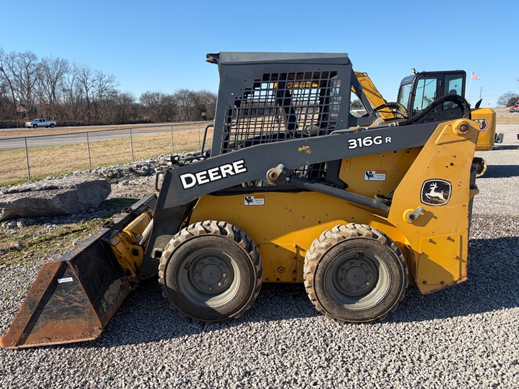 2016-deere-316gr-image-4